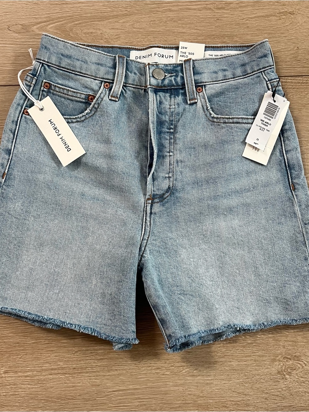 NWT Aritzia Denim Forum the 50s Arlo Mid Thigh High Rise Denim Shorts Sz 25